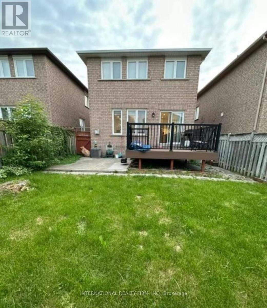 6 Woodhaven Crescent, Richmond Hill, ON, L4E 3T1 - 2