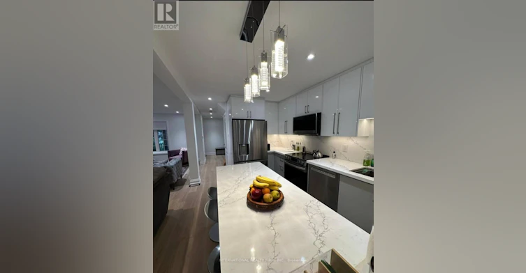 6 Woodhaven Crescent, Richmond Hill, ON, L4E 3T1 - 4