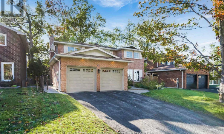 61 Oakridge Drive