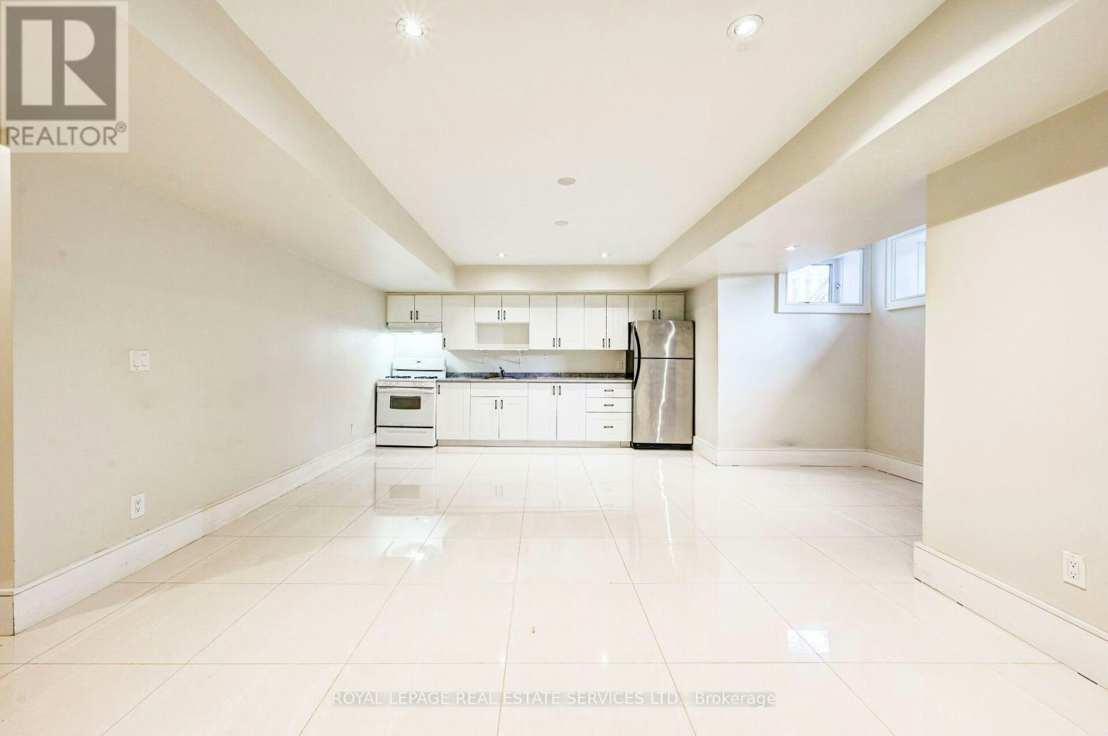 L-63 Burrows Avenue, Toronto, ON, M9B 4W8 - 4