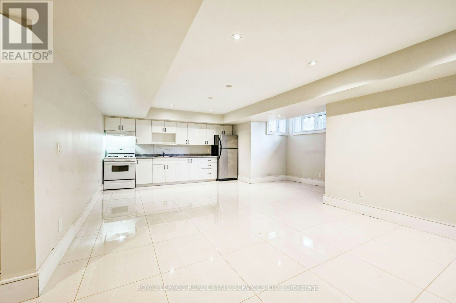 L-63 Burrows Avenue, Toronto, ON, M9B 4W8 - 3