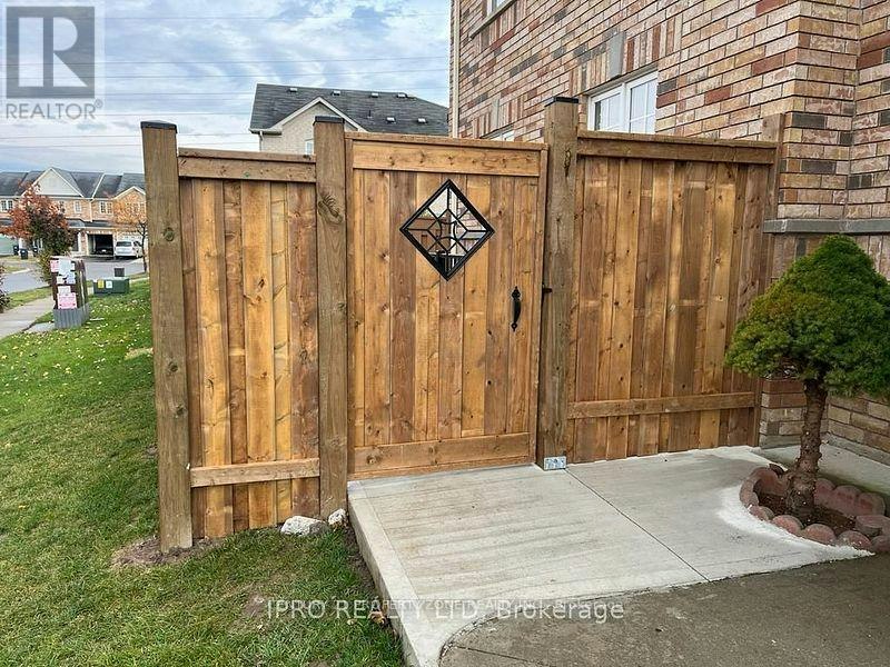 65 Sugarberry Drive, Brampton, ON, L6X 0K4 - 12