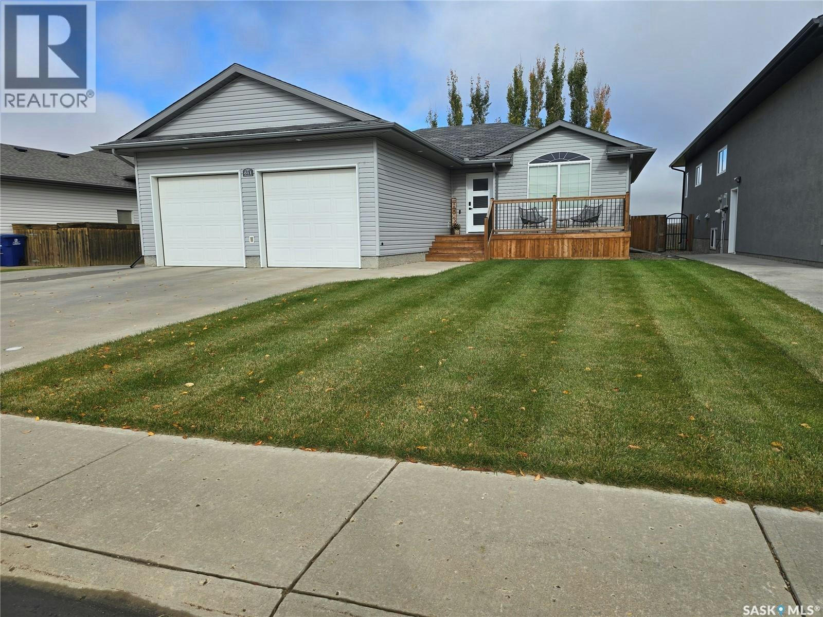 811 Johnston Drive, Weyburn, SK, S4H 3M5