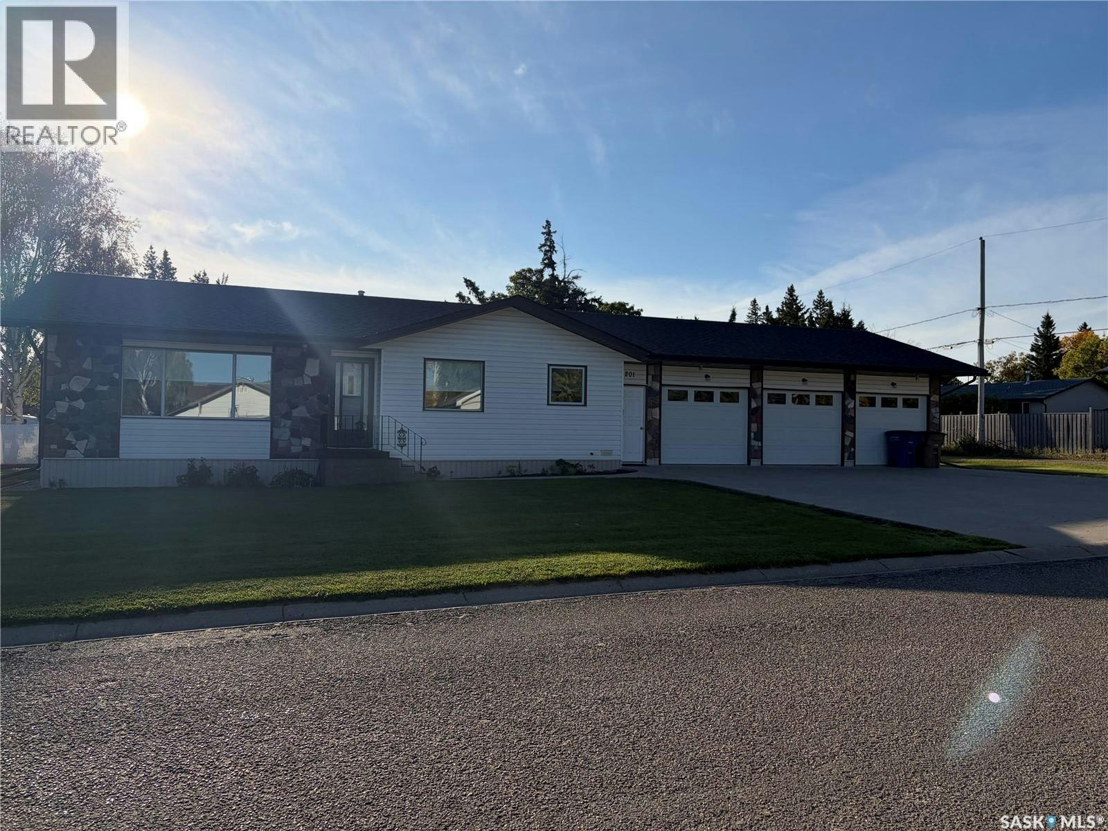 201 1st Street E, Kelvington, SK, S0A 1W0