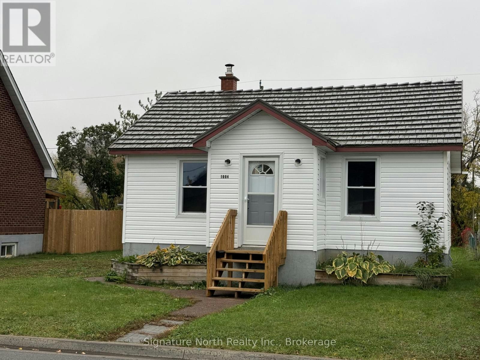 1004 Gore Street W, Thunder Bay, ON, P7E 3T1