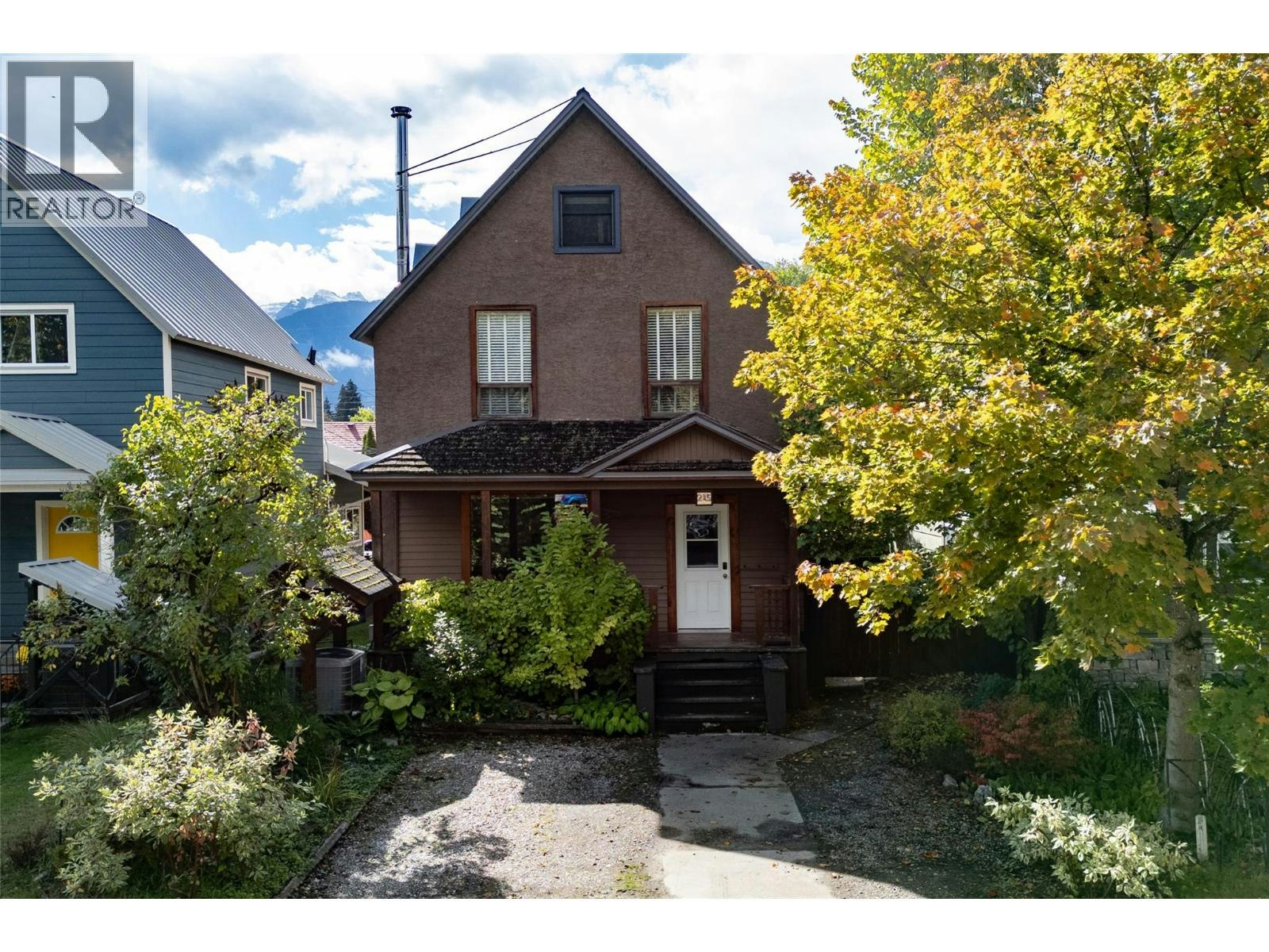 215 E Sixth Street, Revelstoke, BC, V0E 2S0
