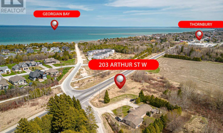 203 Arthur Street W