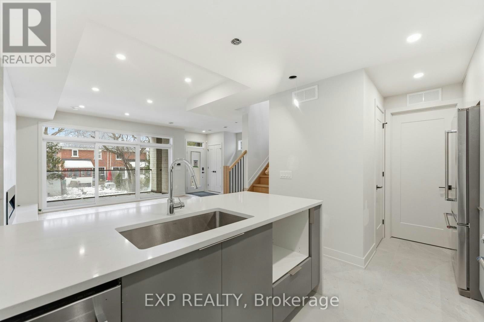 A-512 Roosevelt Avenue, Ottawa, ON, K2A 1Z8 - 8