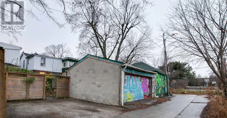 597 Palmerston Avenue, Toronto, ON, M6G 2P8 - 33