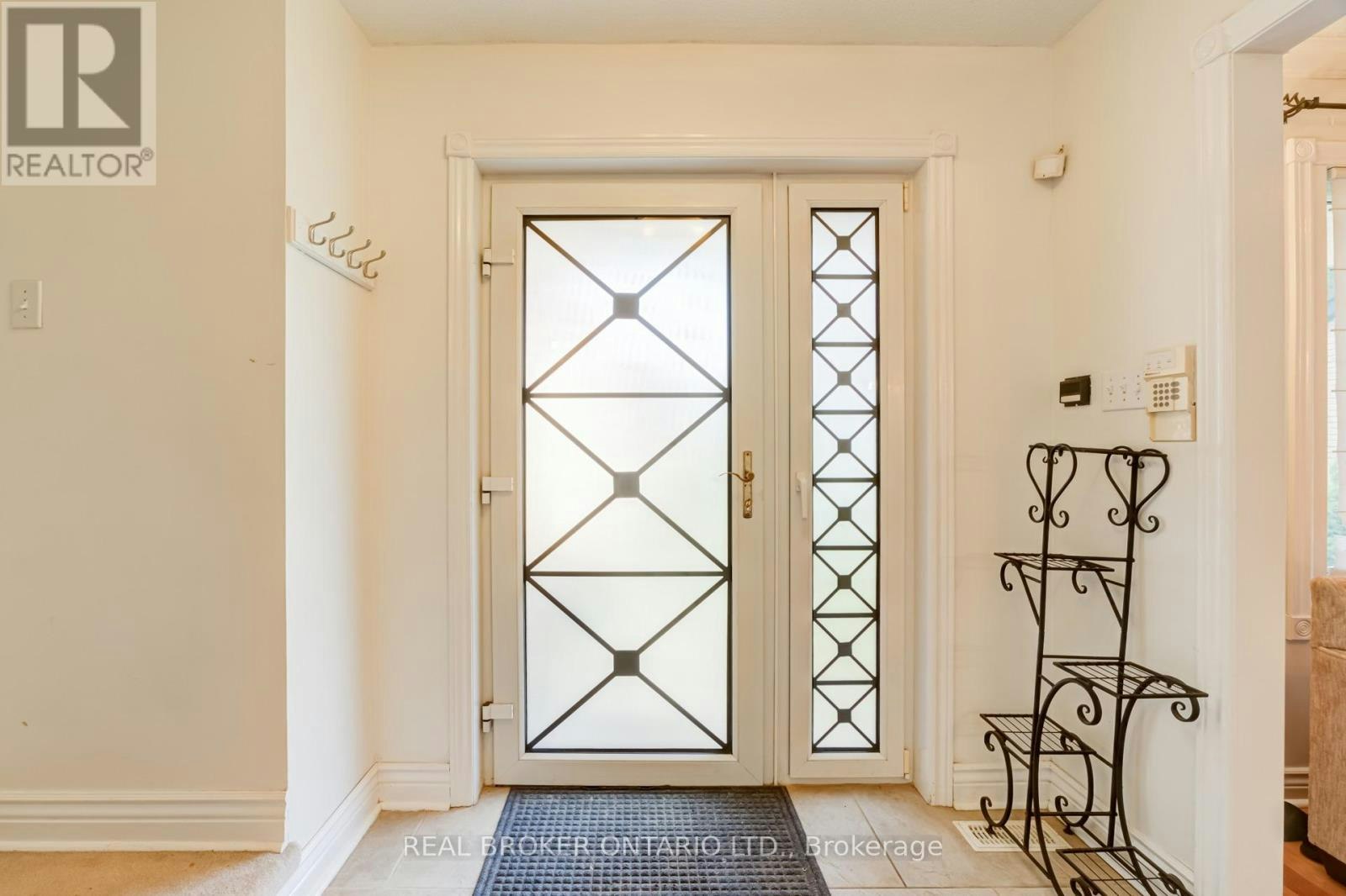 96 Rutledge Avenue, Newmarket, ON, L3Y 5T4 - 9