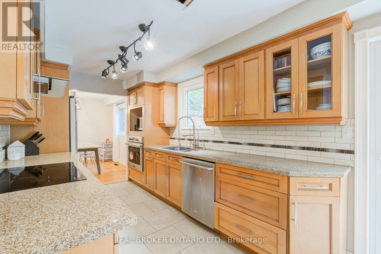 96 Rutledge Avenue, Newmarket, ON, L3Y 5T4 - 20