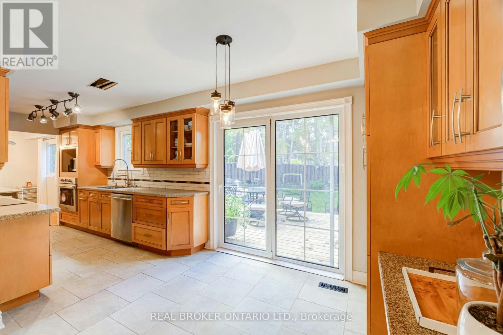 96 Rutledge Avenue, Newmarket, ON, L3Y 5T4 - 24