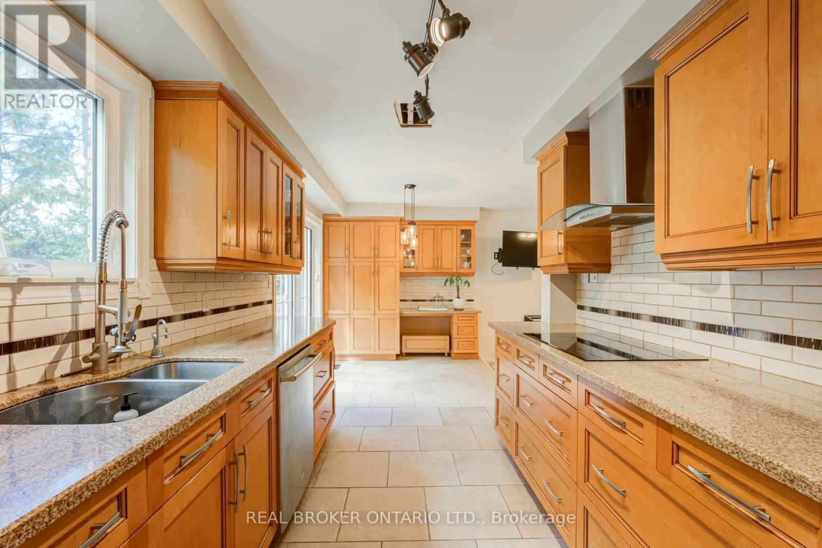 96 Rutledge Avenue, Newmarket, ON, L3Y 5T4 - 21