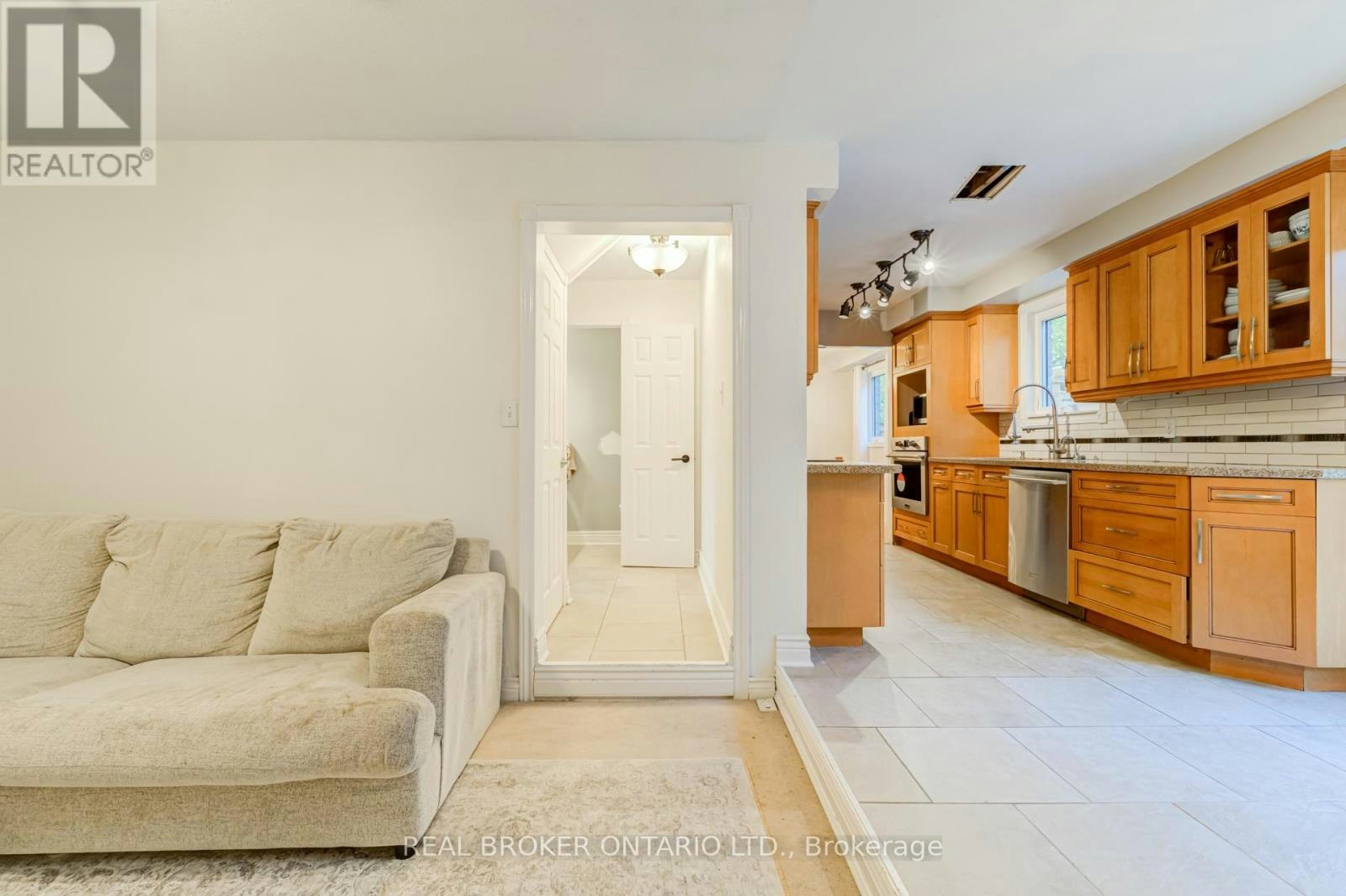 96 Rutledge Avenue, Newmarket, ON, L3Y 5T4 - 28