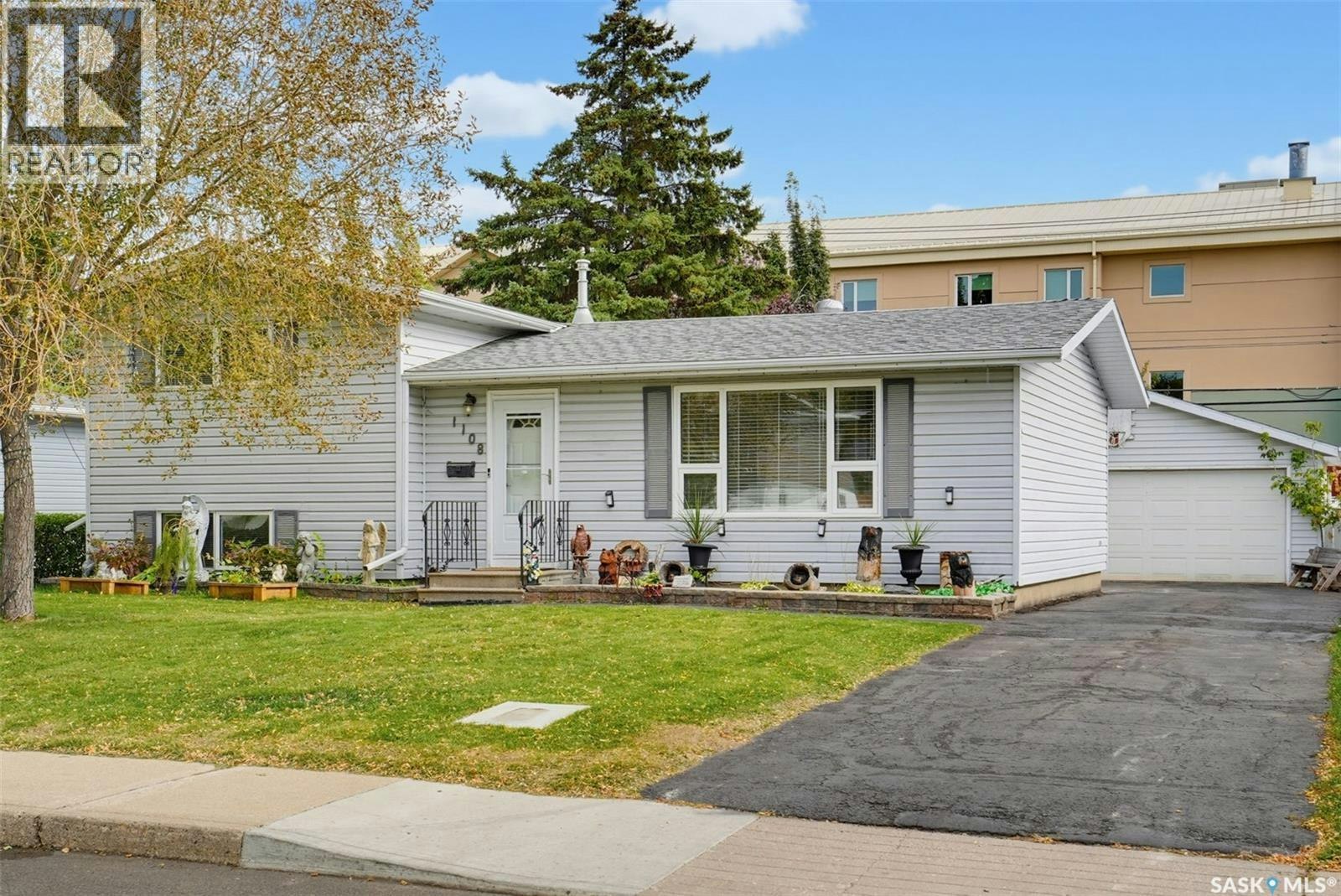 1108 Tiffin Crescent, Saskatoon, SK, S7L 3R3