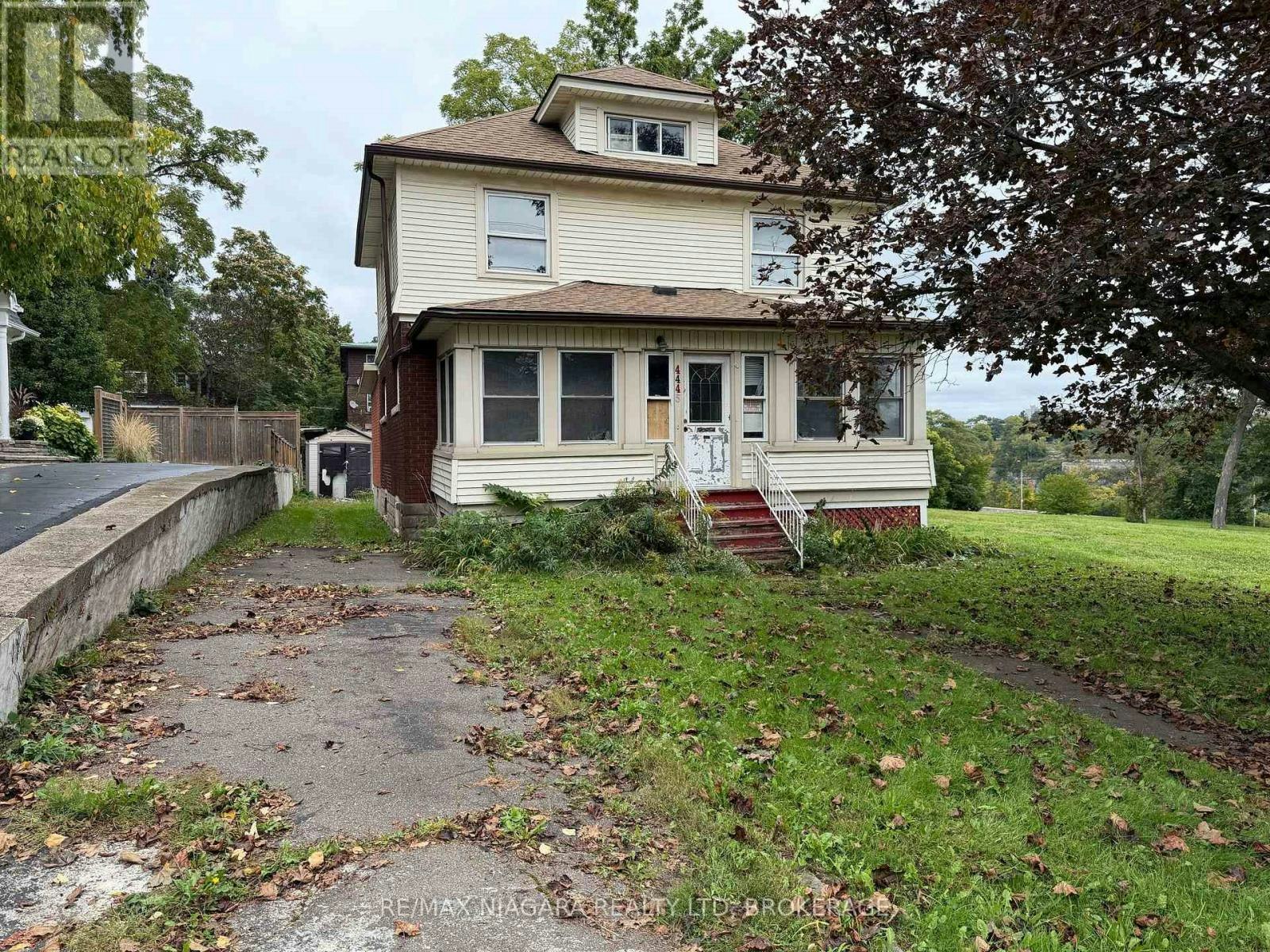 4445 John Street, Niagara Falls, ON, L2E 1A4