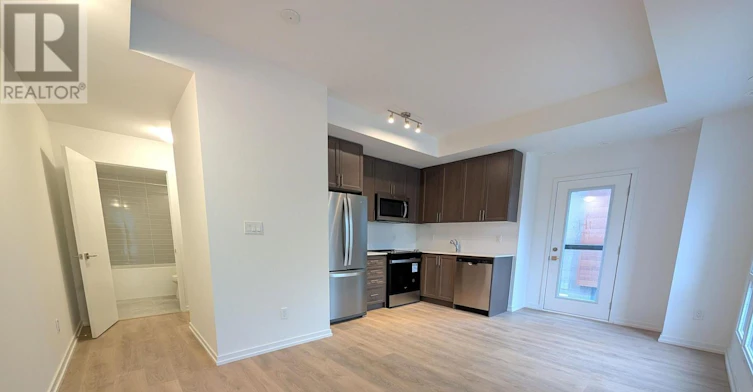 16-14 Lytham Green Circle, Newmarket, ON, L3Y 0C7 - 3