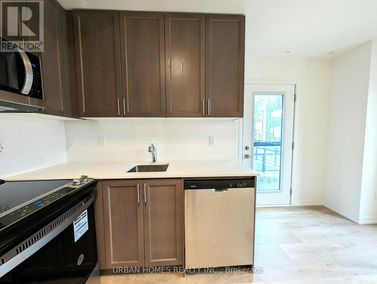 16-14 Lytham Green Circle, Newmarket, ON, L3Y 0C7 - 8