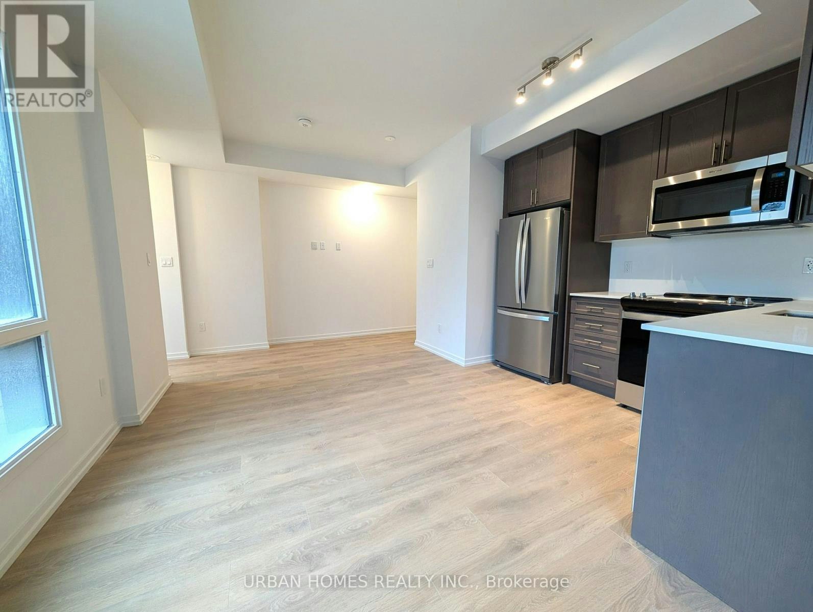 16-14 Lytham Green Circle, Newmarket, ON, L3Y 0C7 - 4