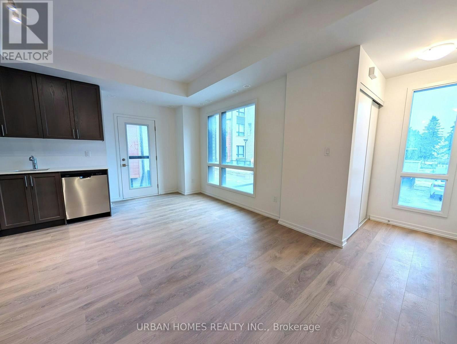 16-14 Lytham Green Circle, Newmarket, ON, L3Y 0C7 - 2