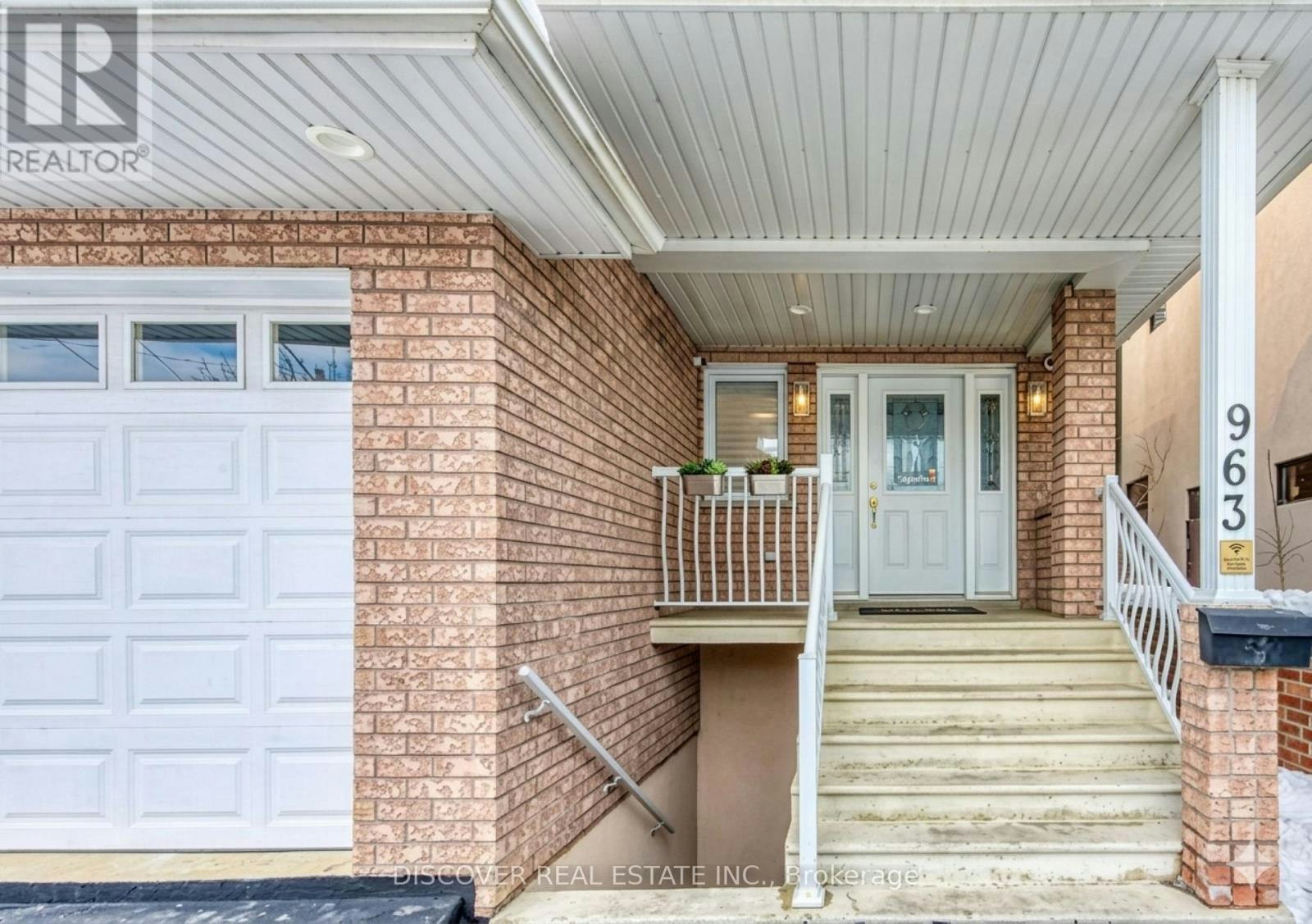 963 Hampton Crescent, Mississauga, ON, L5G 4G7 - 2