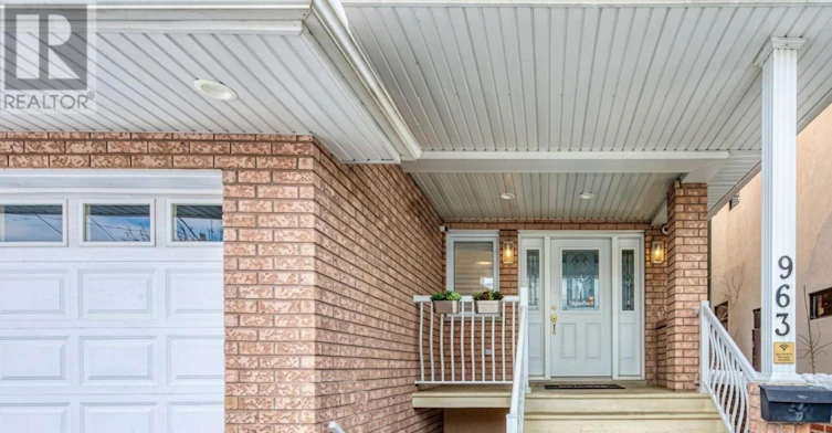 963 Hampton Crescent, Mississauga, ON, L5G 4G7 - 2