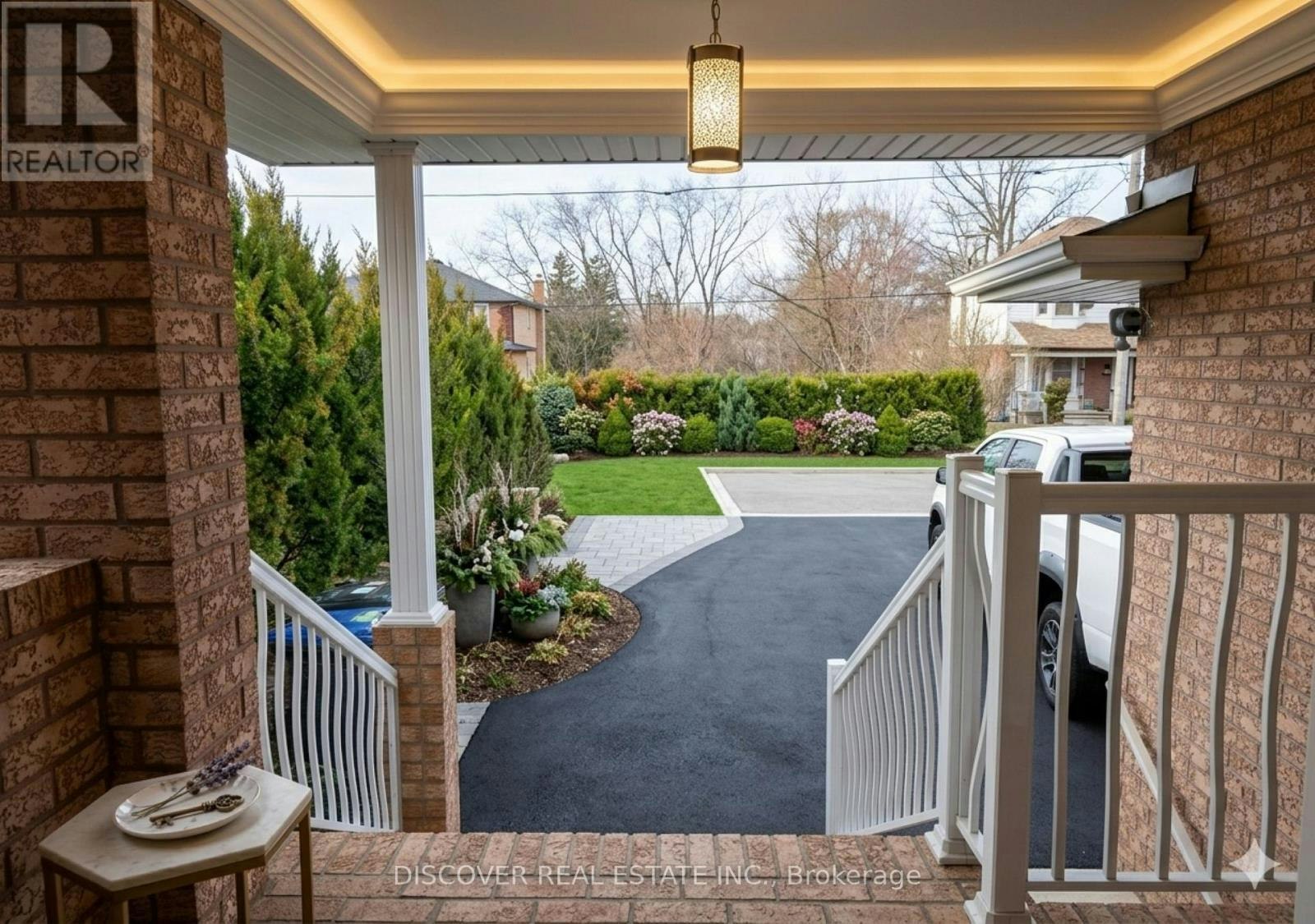 963 Hampton Crescent, Mississauga, ON, L5G 4G7 - 4