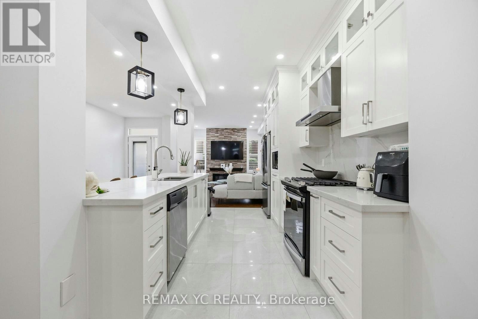 R1-140 Laramie Crescent, Vaughan, ON, L6A 0R1 - 4