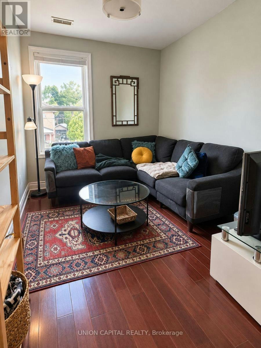 UPPER-84 Runnymede Road, Toronto, ON, M6S 2Y3