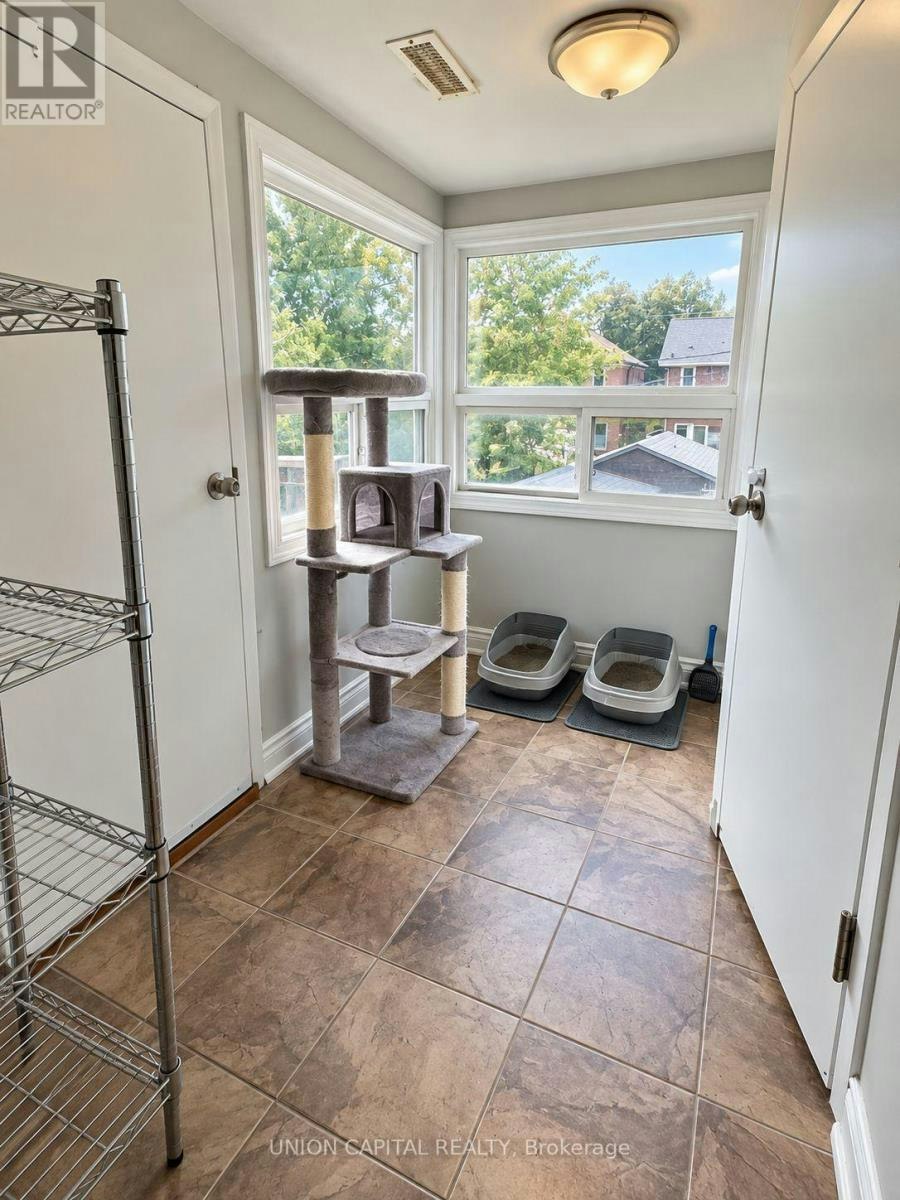 UPPER-84 Runnymede Road, Toronto, ON, M6S 2Y3 - 4