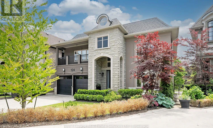 124 Paliser Court