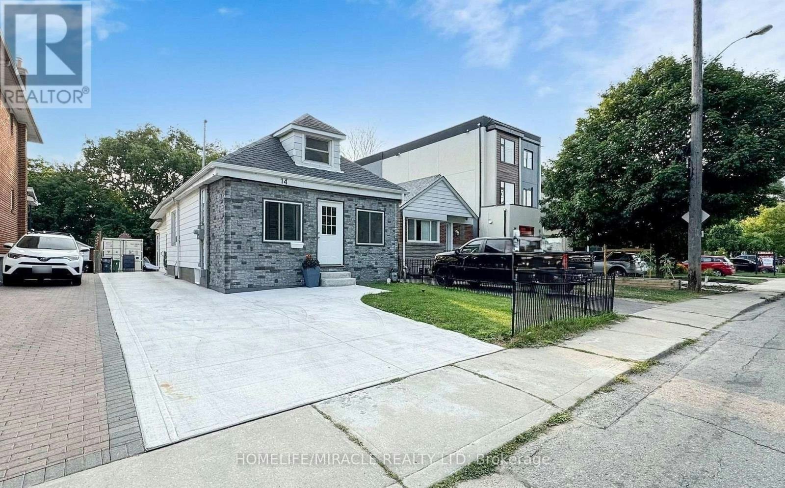 14 Spears Street, Toronto, ON, M6N 3X7