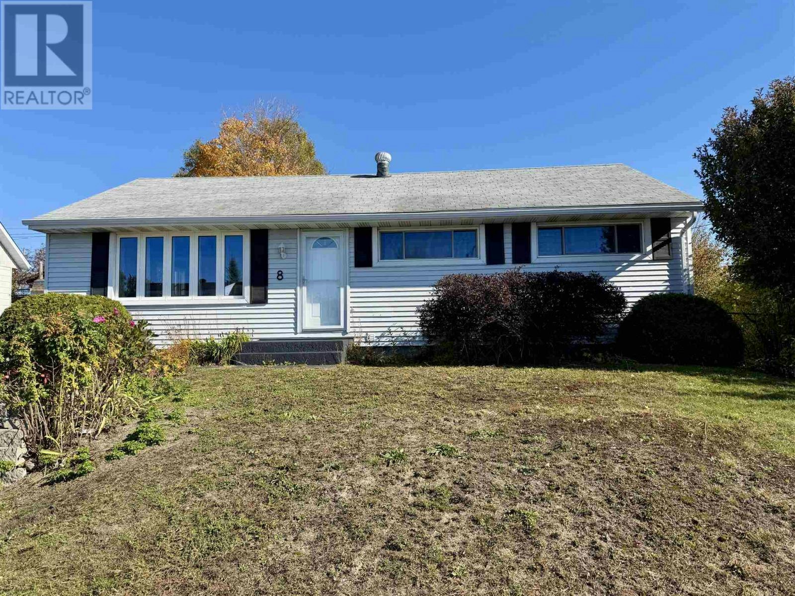 8 Benner Place, Elliot Lake, ON, P5A 1T4