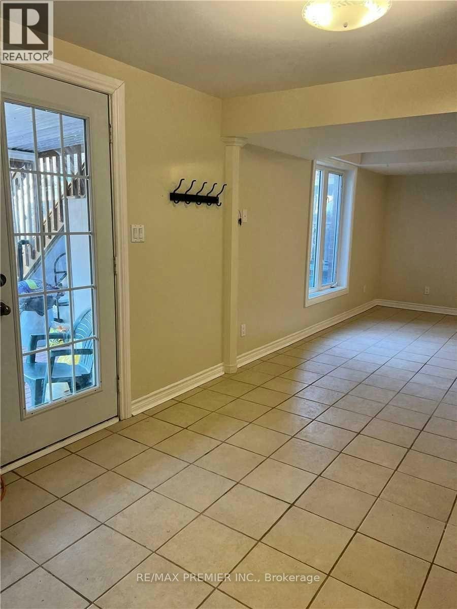 96 Mynden Way, Newmarket, ON, L3X 3B1 - 4