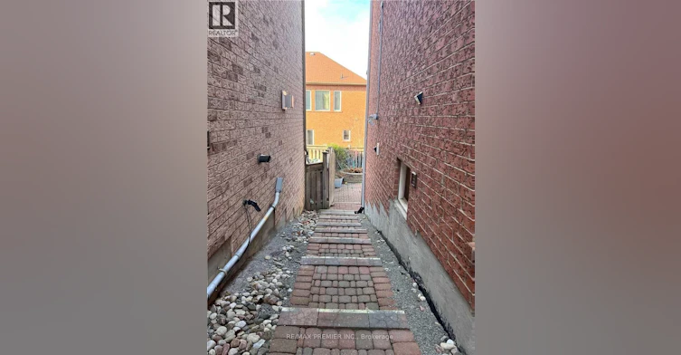 96 Mynden Way, Newmarket, ON, L3X 3B1 - 2