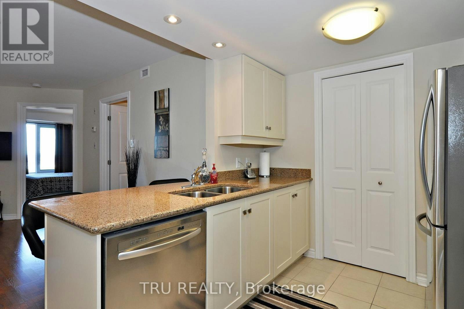 908-314 Central Park Drive, Ottawa, ON, K2C 0R2 - 4