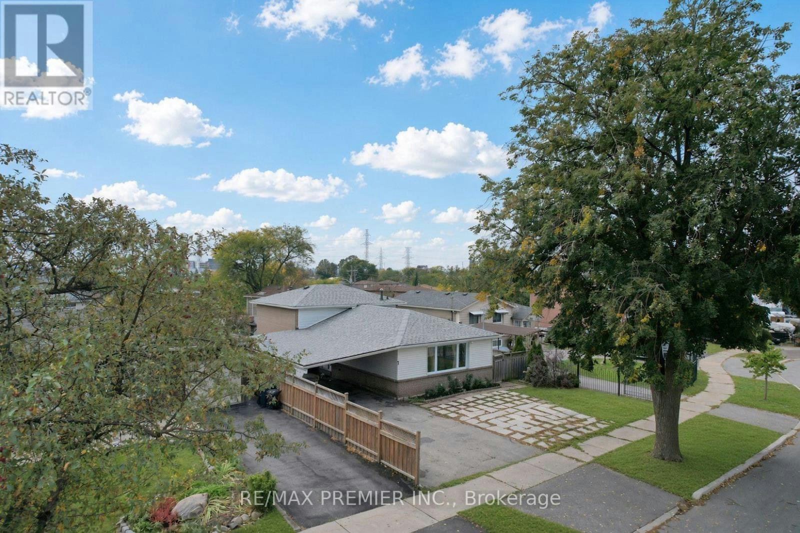 7 Artech Court, Toronto, ON, M3N 1R3