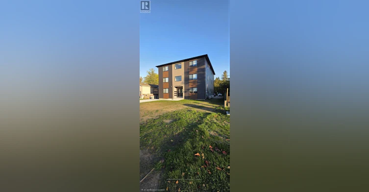 4-118 Scott Street, Strathroy, ON, N7G 1K3