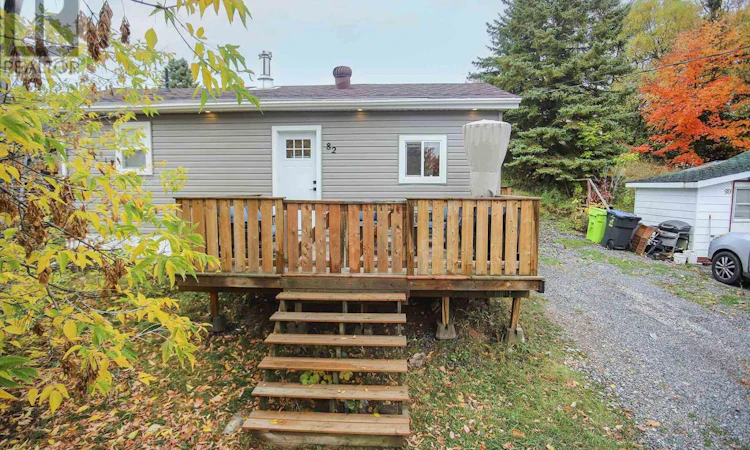 82 Elliott Road