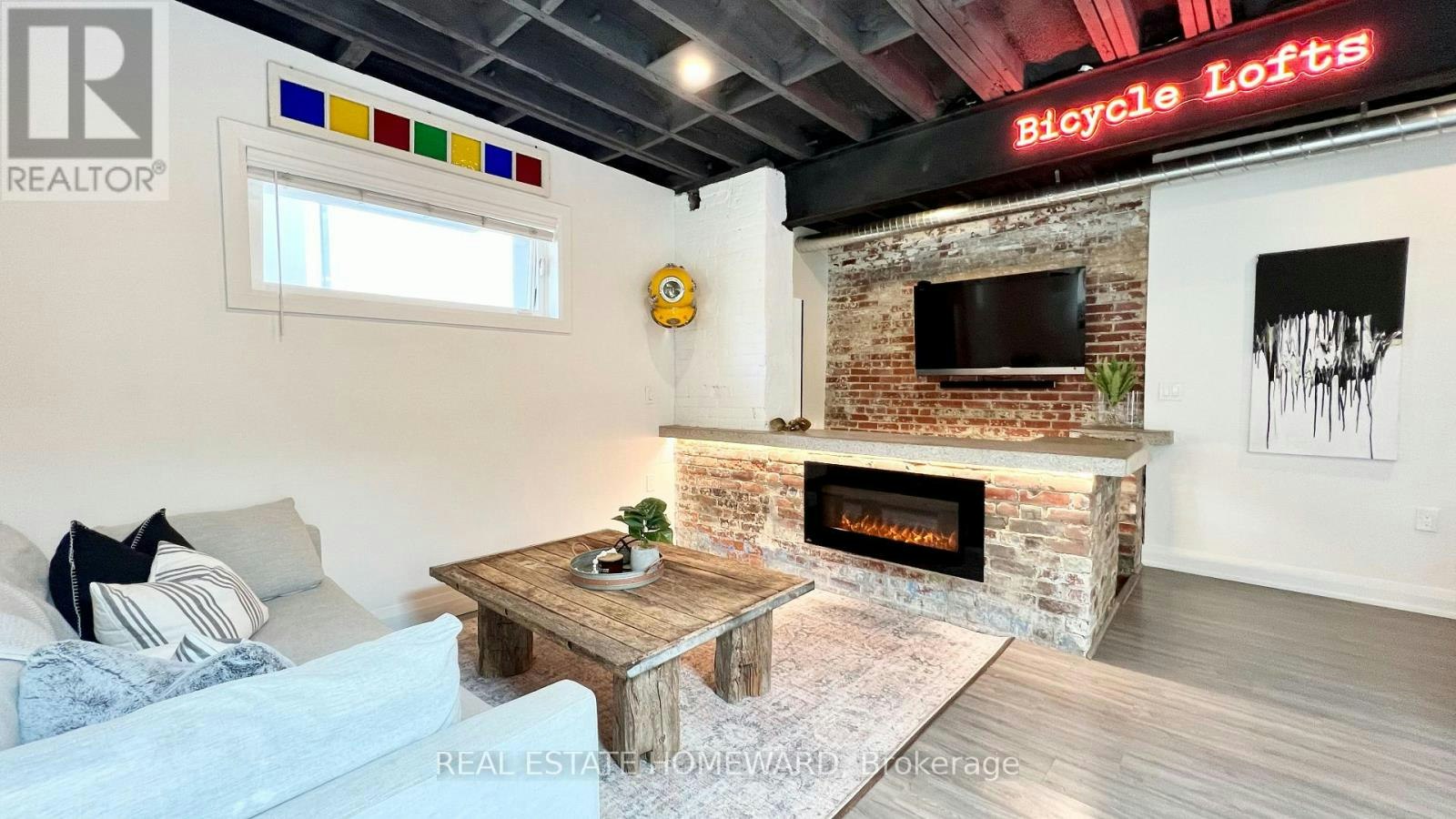 1233 Dundas Street E, Toronto, ON, M4M 1S4