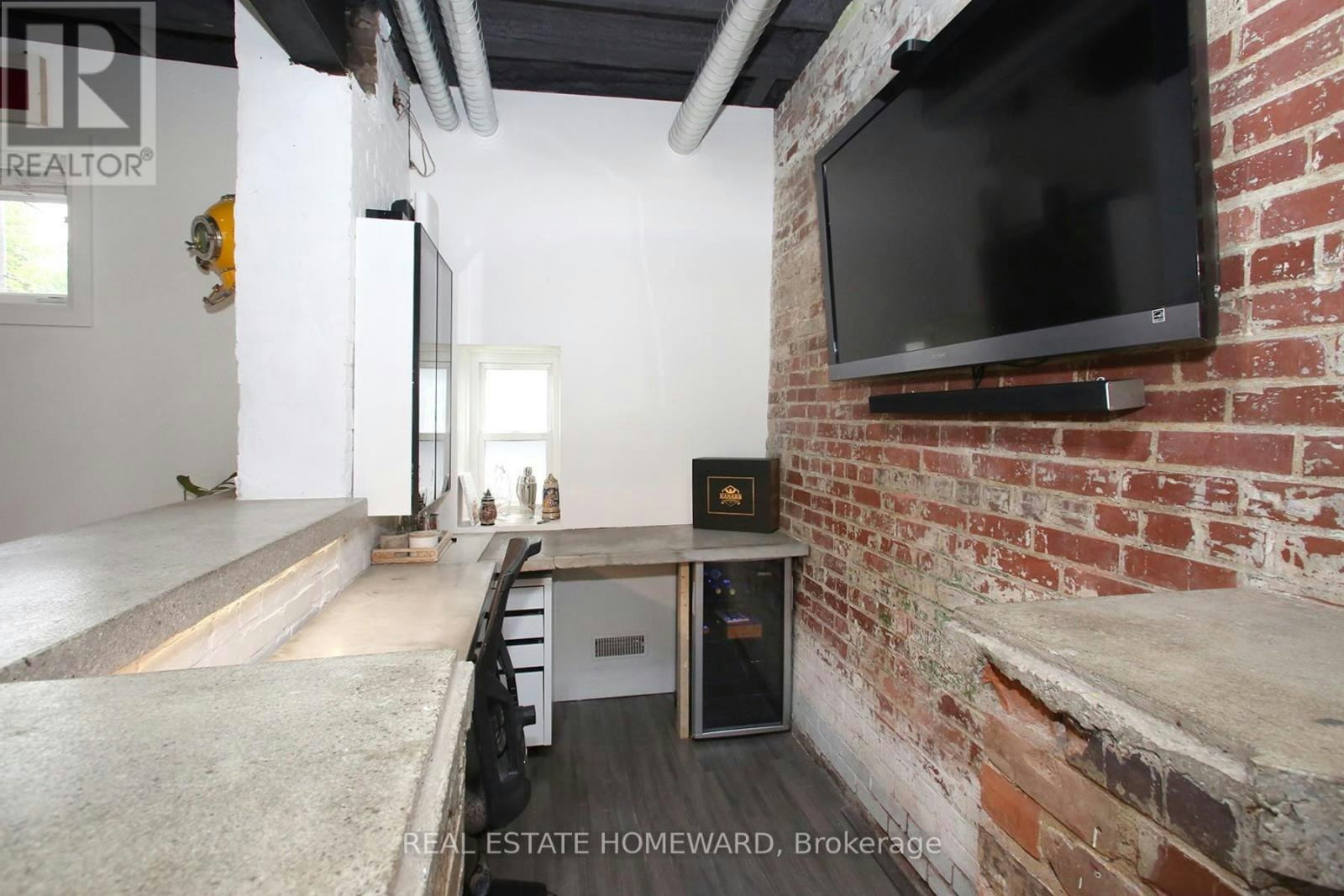1233 Dundas Street E, Toronto, ON, M4M 1S4 - 9