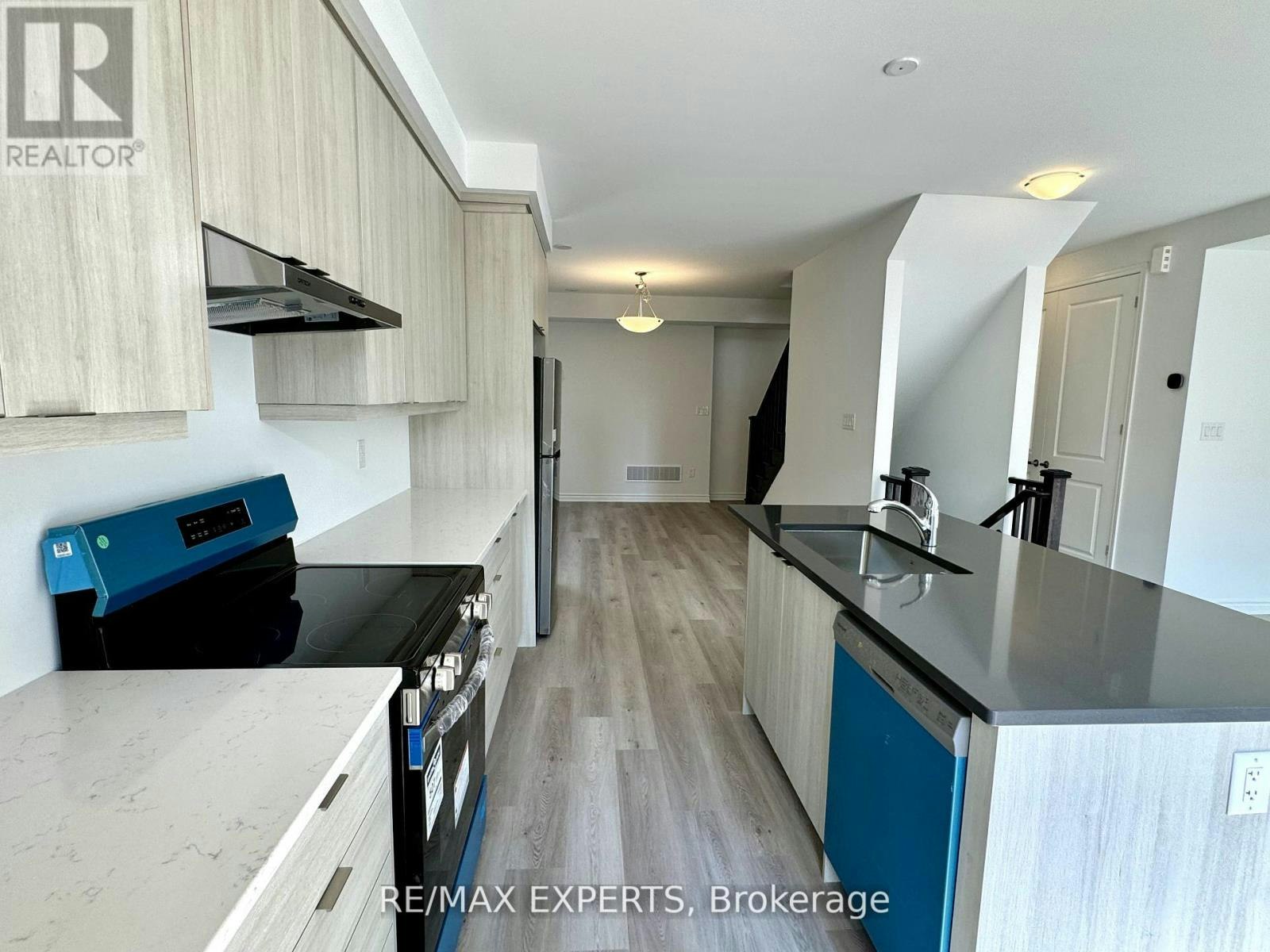17 Pearen Lane, Barrie, ON, L9J 0G5 - 3