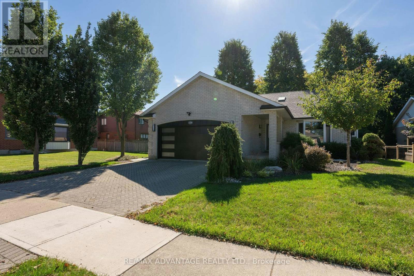 126 Mountainview Crescent, London, ON, N6J 4N1 - 2