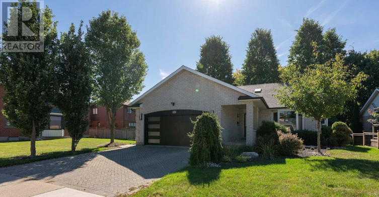 126 Mountainview Crescent, London, ON, N6J 4N1 - 2