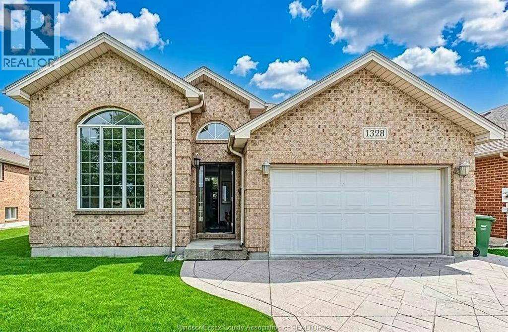 1328 Imperial Crescent, Windsor, ON, N9G 2T5
