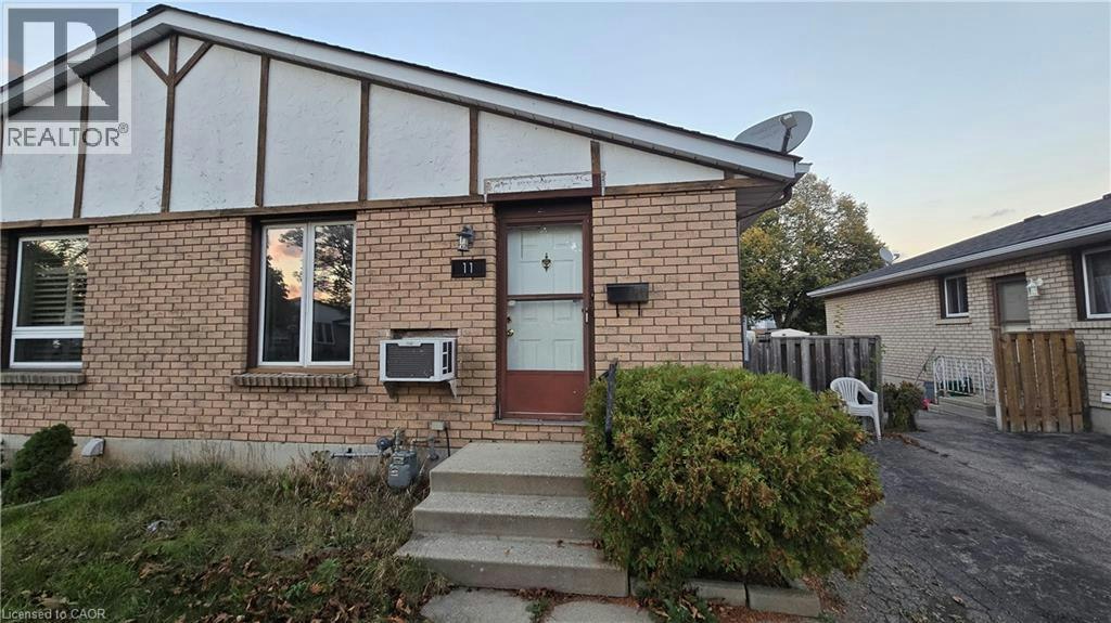 11 Debby Crescent, Brantford, ON, N3R 7A4