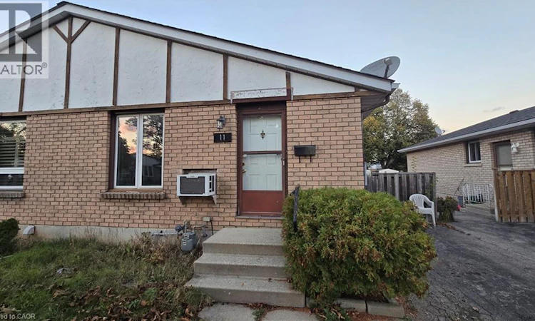 11 Debby Crescent