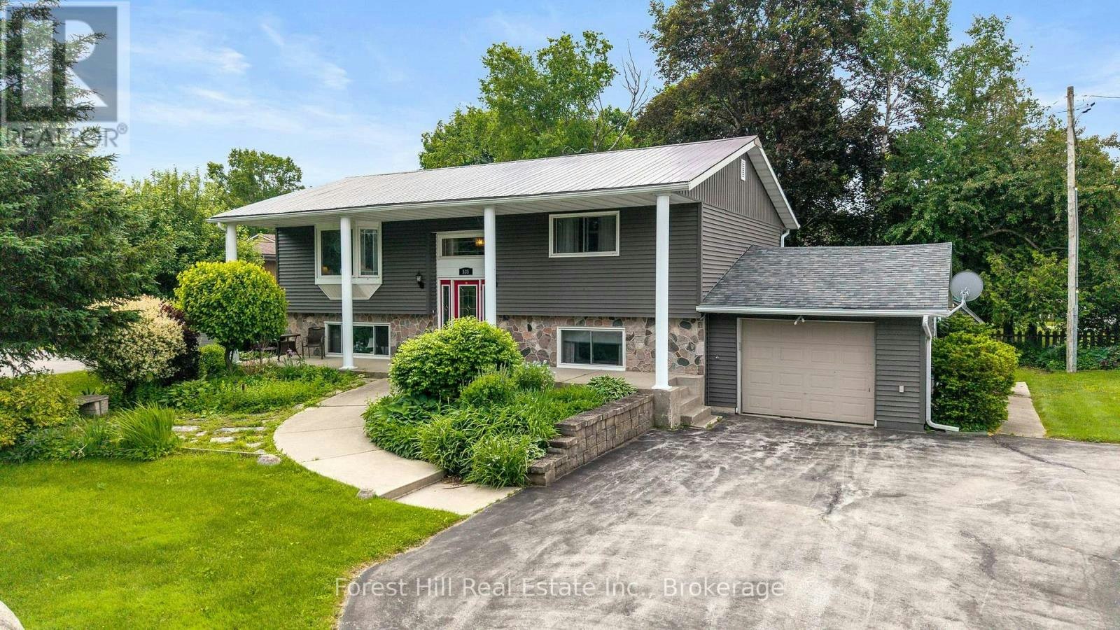 535 George Street, South Bruce Peninsula, ON, N0H 2T0