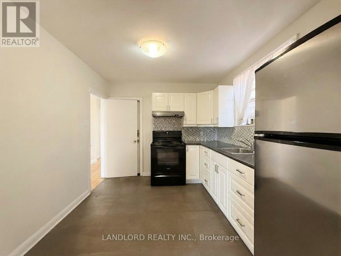 2ND FL-82 Lanark Avenue, Toronto, ON, M6E 2G4 - 9