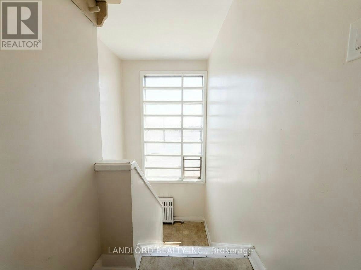 2ND FL-82 Lanark Avenue, Toronto, ON, M6E 2G4 - 27